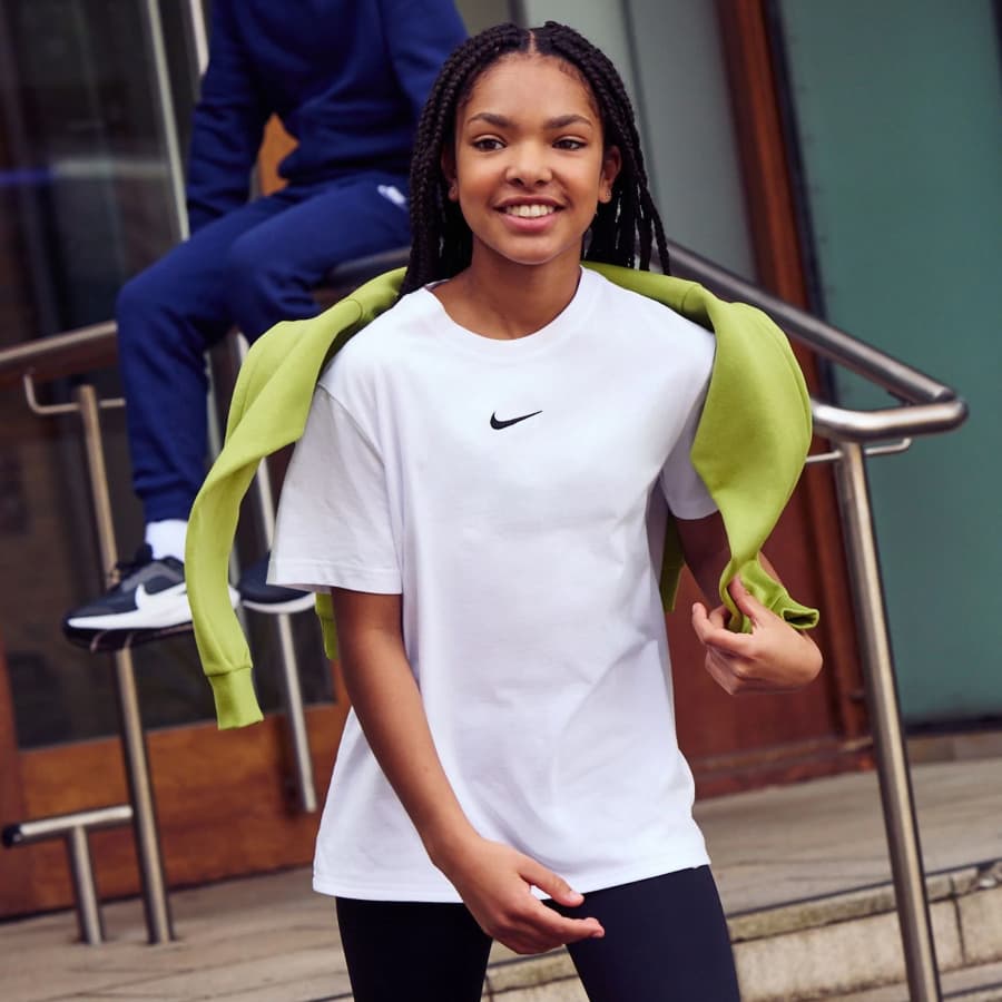 NIKE