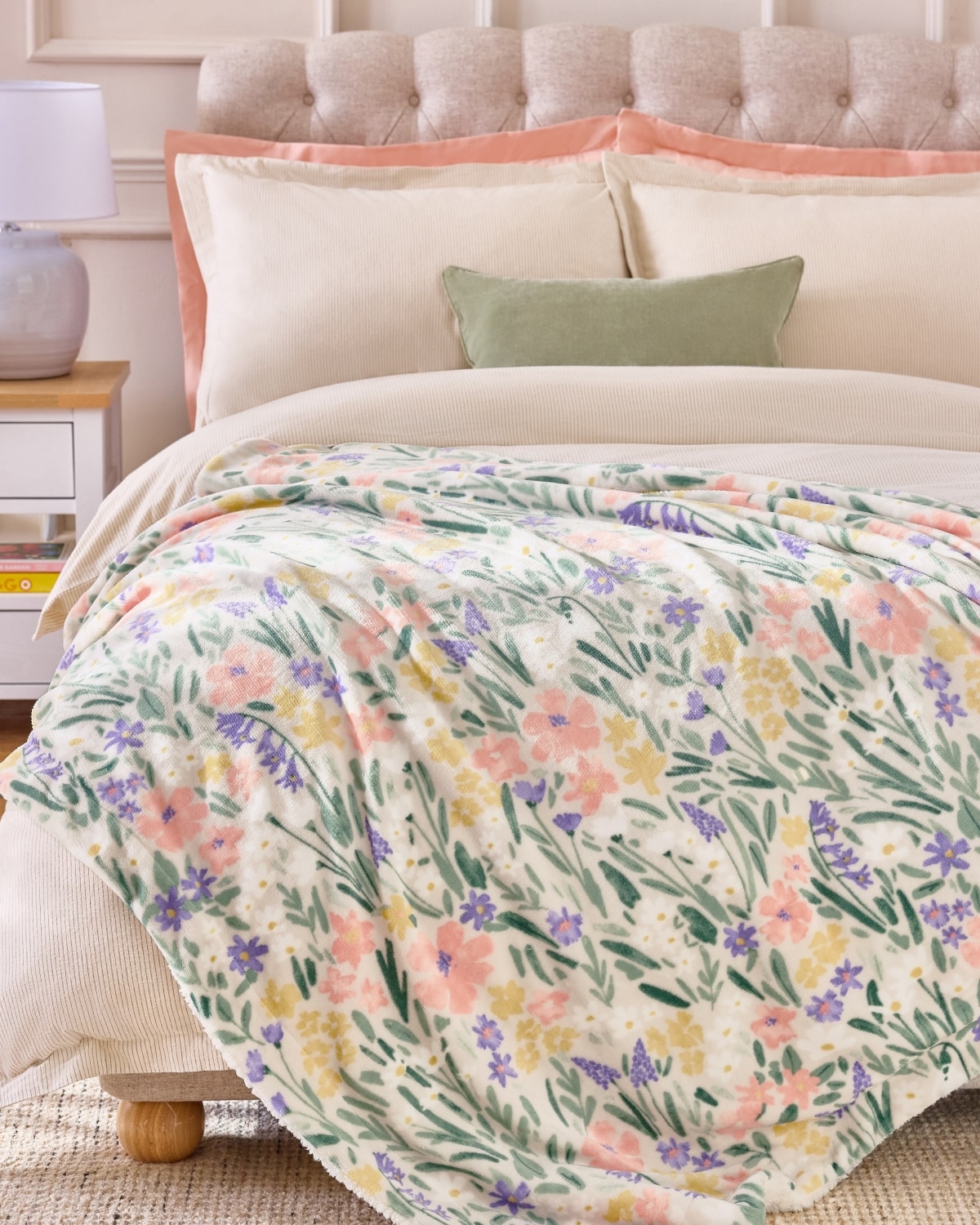 FRESH BEDROOM LOOKS